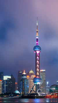 高耸入云的东方明珠塔