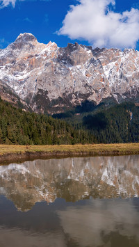 The reflection scenery of cuomei peak