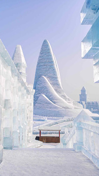Extremely cold ice sculpture