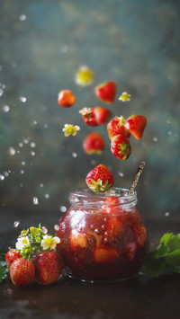 Strawberries taste good in winter 05