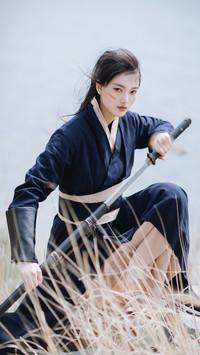 Girl with sword © HeiMaoAYi