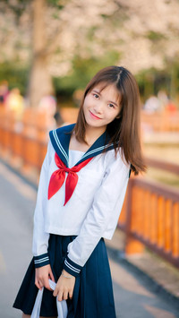 校服怎么穿更美