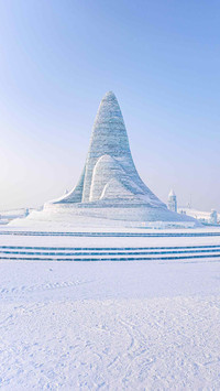 Extremely cold ice sculpture