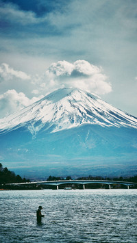 云雾缭绕的富士山
