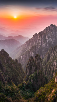 Huangshan's Welcome Pine, sea of clouds, morning glow