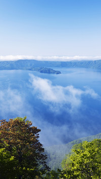 火山上的十和田湖