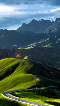 Crossing the Grassland of the Silk Road for a Thousand Years