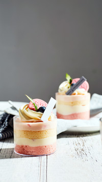Mousse cake with fresh blueberries and cookies