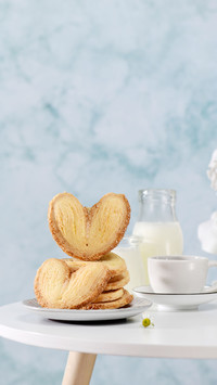 Hand grasping cake version butterfly pastry