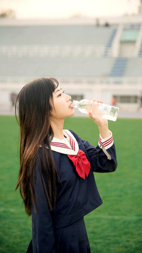 自信清纯的校服女神