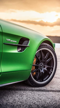 绿魔鬼AMG GT R