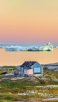 Beautiful Wooden House near Ice Lake