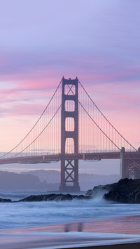 Classic panoramic view of famous Golden Gate Bridge
