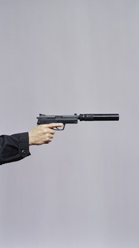 How much do special agents know about weapons