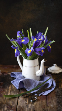How to deal with flower materials before flower arrangement