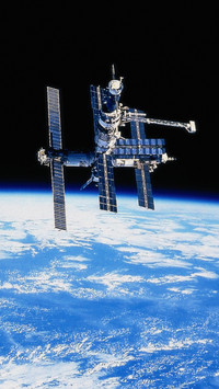 Why isnt the space station built on the moon 28