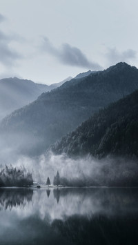 山峦间