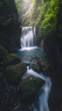 万物复苏 溪涧清流