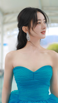 赵丽颖化身甜美小公主