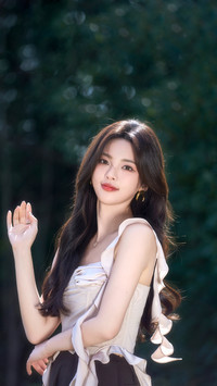 杨超越宛若发光小仙女