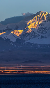 The Sunset Scroll of the Xishabangma Mountain Range