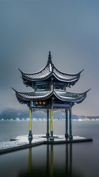 雪中的古建筑