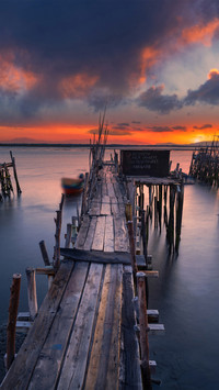 The boardwalk along the portuguese coastline