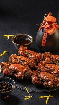 Steamed crabs turn yellow and lose their legs 05