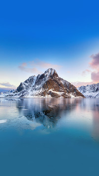 Beautiful sunrise in Norway - lofotens