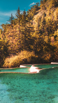 The autumn scenery of the immortal pool