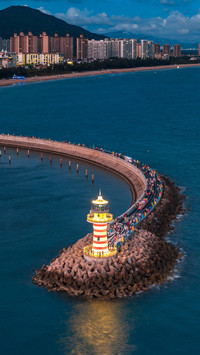 Appointment to a movie lighthouse