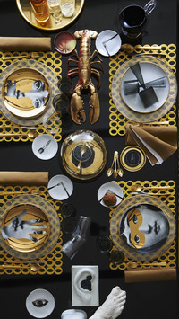 美在餐桌深处