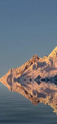 雪山倒影