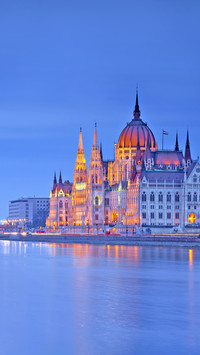 Image of Hungarian Parliament in Budapest