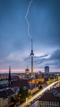 Conversion of lightning into electrical energy