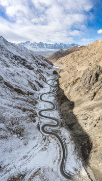 Half of the snow on the ancient panlong road