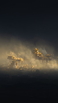 Morning light falls on Songzanlin Monastery