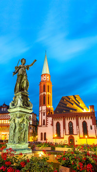 Old town square romerberg with Justitia statue