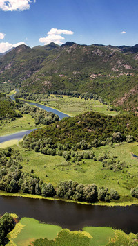 The scenery of the black mountain river