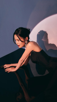 辛芷蕾满满的女人味