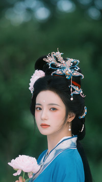 张雅钦神女爱世人