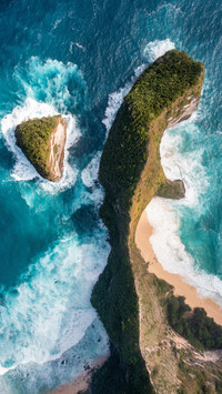 Elf falls off the cliff to peneda island