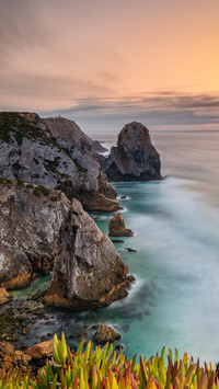 What tenderness lies hidden by the atlantic ocean