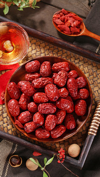 Eating three dates a day doesnt make you look old