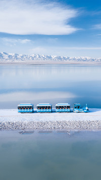 The sky mirror little train