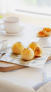 Crispy and delicious salted egg yolk pastry 0