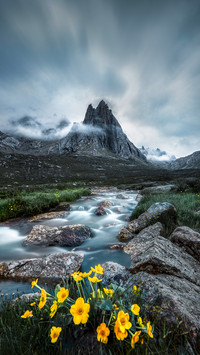 A stream of clouds settles in zha gan na