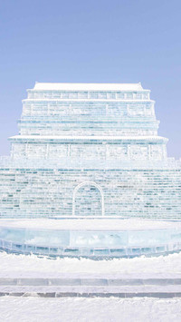 Extremely cold ice sculpture