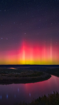 Aurora burst and the complete starry sky