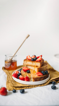 French toast with berry